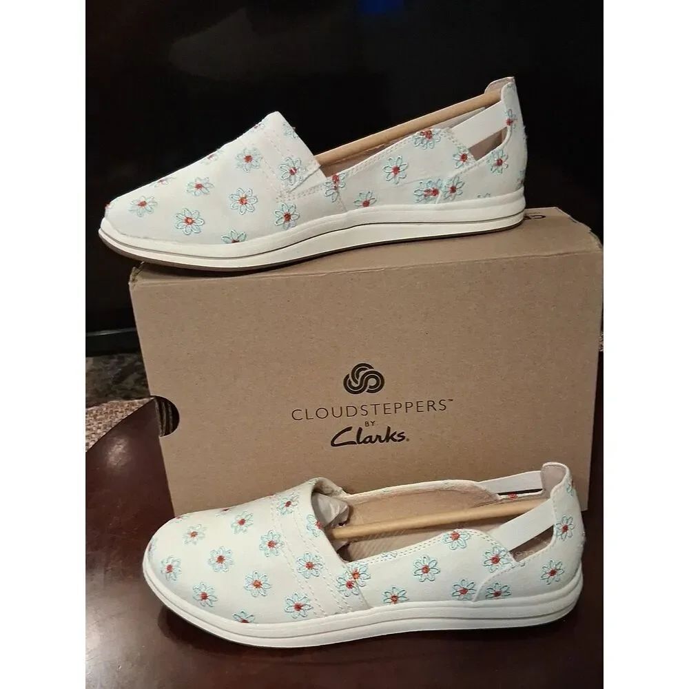 New Clarks Cloud Stepper Breeze Step Daisy Size 9M New With Box